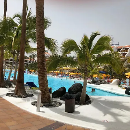 Апартаменты Beachfront Арона