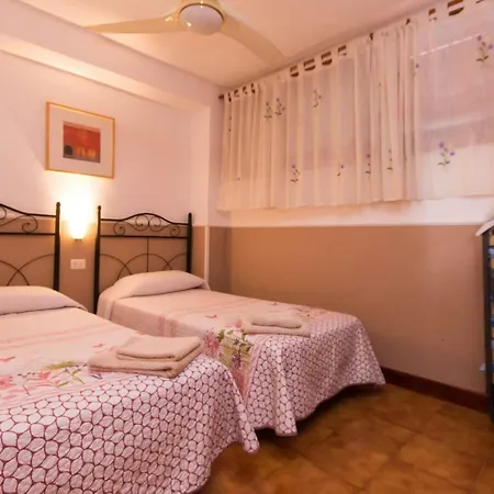 Апартаменты Beachfront Арона
